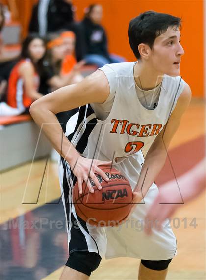 Thumbnail 3 in Roseville vs Del Oro photogallery.