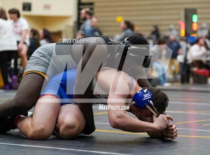 Thumbnail 2 in IHSAA Sectional 25. Avon photogallery.