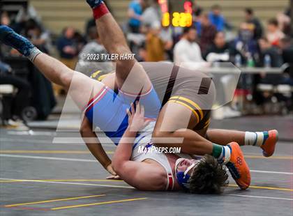 Thumbnail 1 in IHSAA Sectional 25. Avon photogallery.