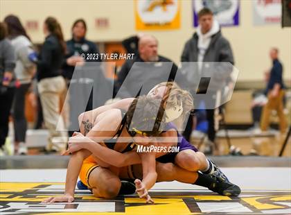 Thumbnail 2 in IHSAA Sectional 25. Avon photogallery.