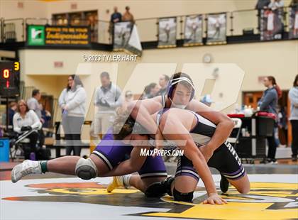 Thumbnail 1 in IHSAA Sectional 25. Avon photogallery.
