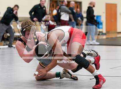 Thumbnail 3 in IHSAA Sectional 25. Avon photogallery.