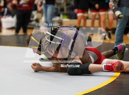 Thumbnail 2 in IHSAA Sectional 25. Avon photogallery.