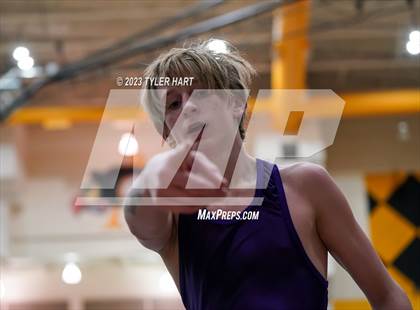 Thumbnail 1 in IHSAA Sectional 25. Avon photogallery.