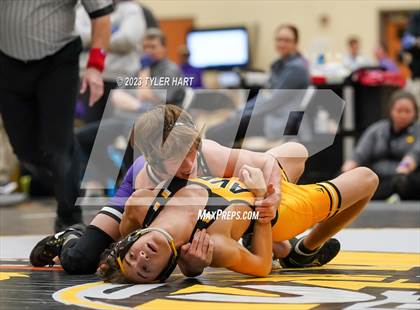 Thumbnail 2 in IHSAA Sectional 25. Avon photogallery.