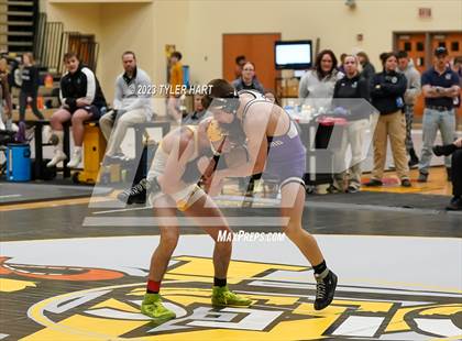 Thumbnail 2 in IHSAA Sectional 25. Avon photogallery.