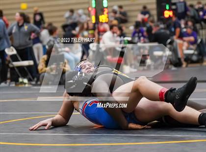 Thumbnail 2 in IHSAA Sectional 25. Avon photogallery.