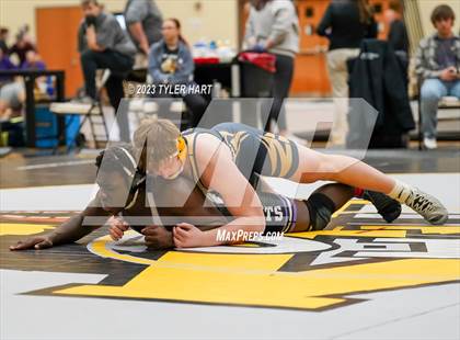 Thumbnail 2 in IHSAA Sectional 25. Avon photogallery.