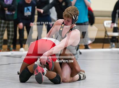 Thumbnail 2 in IHSAA Sectional 25. Avon photogallery.