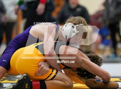 Thumbnail 2 in IHSAA Sectional 25. Avon photogallery.