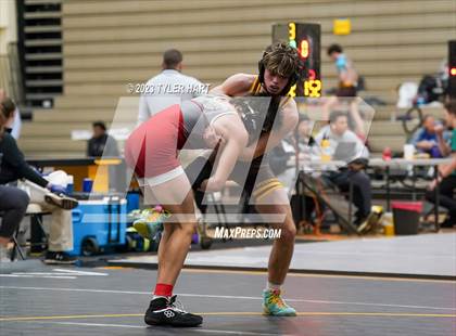 Thumbnail 1 in IHSAA Sectional 25. Avon photogallery.