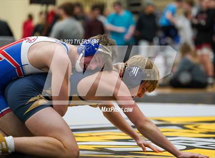 Thumbnail 2 in IHSAA Sectional 25. Avon photogallery.