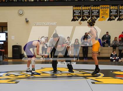 Thumbnail 1 in IHSAA Sectional 25. Avon photogallery.