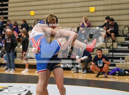 Thumbnail 1 in IHSAA Sectional 25. Avon photogallery.
