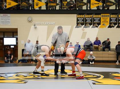 Thumbnail 2 in IHSAA Sectional 25. Avon photogallery.