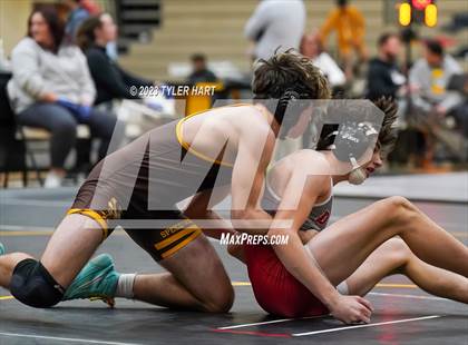 Thumbnail 2 in IHSAA Sectional 25. Avon photogallery.