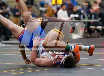 Thumbnail 2 in IHSAA Sectional 25. Avon photogallery.