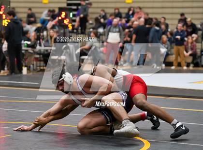 Thumbnail 1 in IHSAA Sectional 25. Avon photogallery.