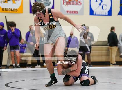 Thumbnail 2 in IHSAA Sectional 25. Avon photogallery.
