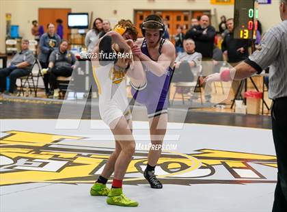 Thumbnail 2 in IHSAA Sectional 25. Avon photogallery.