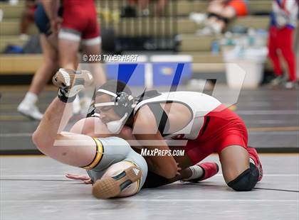 Thumbnail 1 in IHSAA Sectional 25. Avon photogallery.