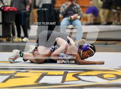 Thumbnail 1 in IHSAA Sectional 25. Avon photogallery.