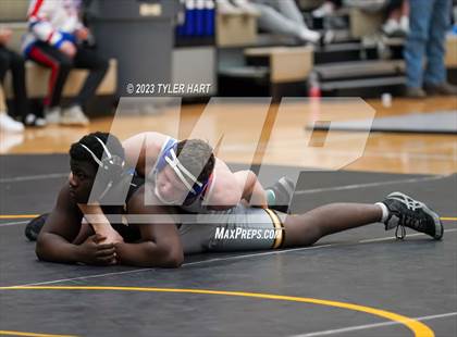 Thumbnail 2 in IHSAA Sectional 25. Avon photogallery.