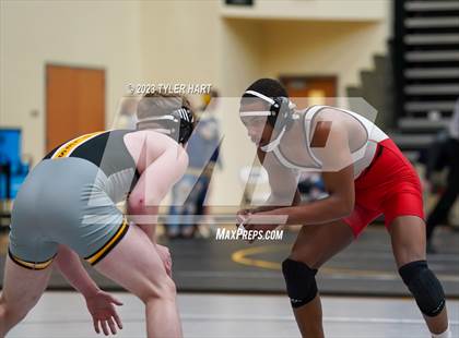 Thumbnail 2 in IHSAA Sectional 25. Avon photogallery.