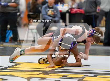 Thumbnail 3 in IHSAA Sectional 25. Avon photogallery.