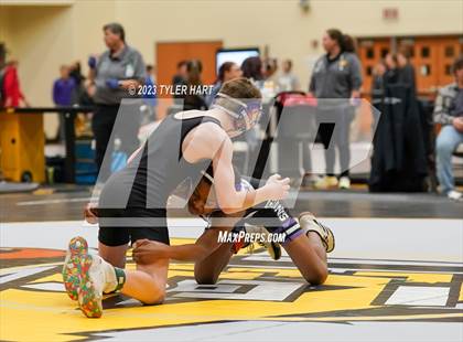 Thumbnail 2 in IHSAA Sectional 25. Avon photogallery.