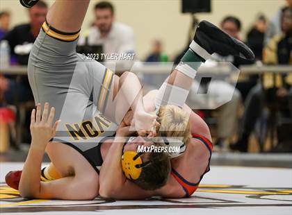 Thumbnail 2 in IHSAA Sectional 25. Avon photogallery.