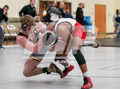 Thumbnail 2 in IHSAA Sectional 25. Avon photogallery.