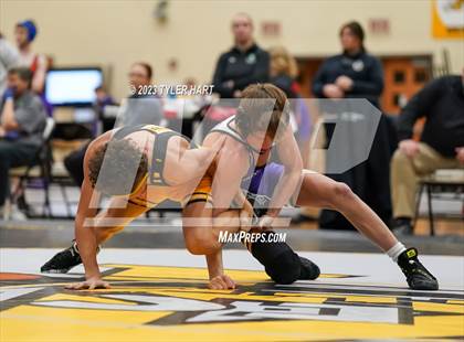 Thumbnail 1 in IHSAA Sectional 25. Avon photogallery.