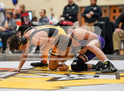 Thumbnail 2 in IHSAA Sectional 25. Avon photogallery.