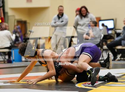 Thumbnail 3 in IHSAA Sectional 25. Avon photogallery.