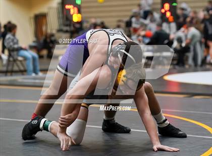 Thumbnail 2 in IHSAA Sectional 25. Avon photogallery.