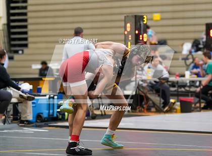 Thumbnail 2 in IHSAA Sectional 25. Avon photogallery.