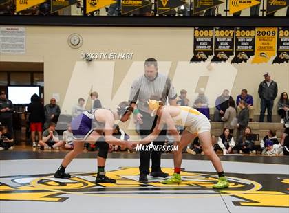 Thumbnail 3 in IHSAA Sectional 25. Avon photogallery.