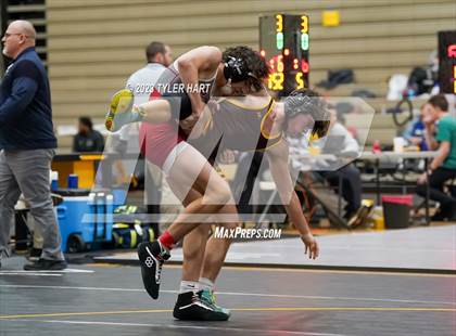 Thumbnail 1 in IHSAA Sectional 25. Avon photogallery.