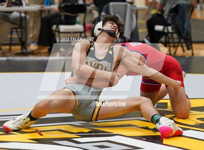 Thumbnail 1 in IHSAA Sectional 25. Avon photogallery.