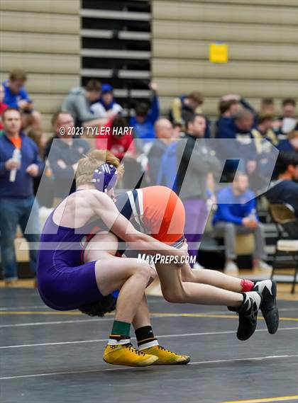 Thumbnail 1 in IHSAA Sectional 25. Avon photogallery.