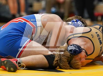 Thumbnail 3 in IHSAA Sectional 25. Avon photogallery.
