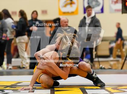Thumbnail 3 in IHSAA Sectional 25. Avon photogallery.