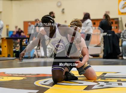 Thumbnail 3 in IHSAA Sectional 25. Avon photogallery.
