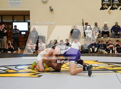 Thumbnail 2 in IHSAA Sectional 25. Avon photogallery.