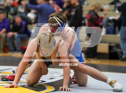 Thumbnail 1 in IHSAA Sectional 25. Avon photogallery.