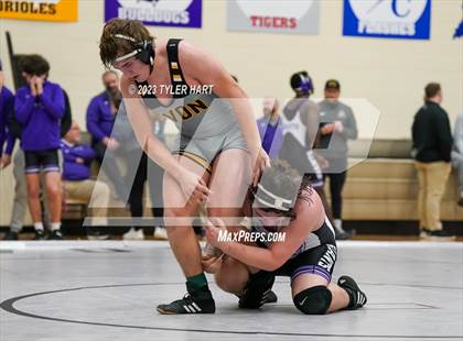 Thumbnail 1 in IHSAA Sectional 25. Avon photogallery.