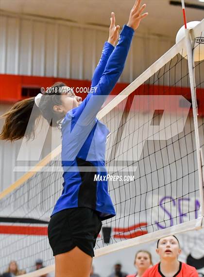 Thumbnail 2 in Frost vs. Bremond (UIL Division 2 Area Playoff) photogallery.