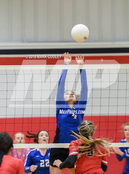 Thumbnail 3 in Frost vs. Bremond (UIL Division 2 Area Playoff) photogallery.