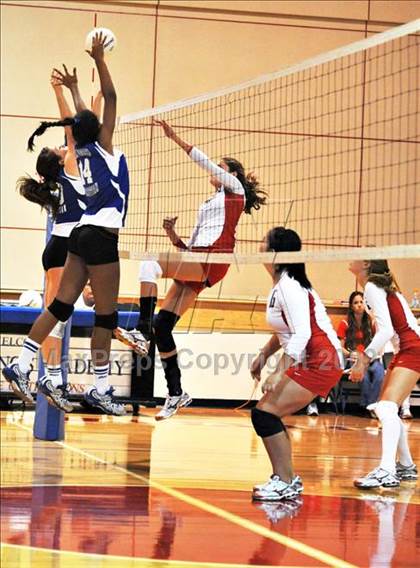 Thumbnail 2 in Lake Worth Christian vs Kings photogallery.
